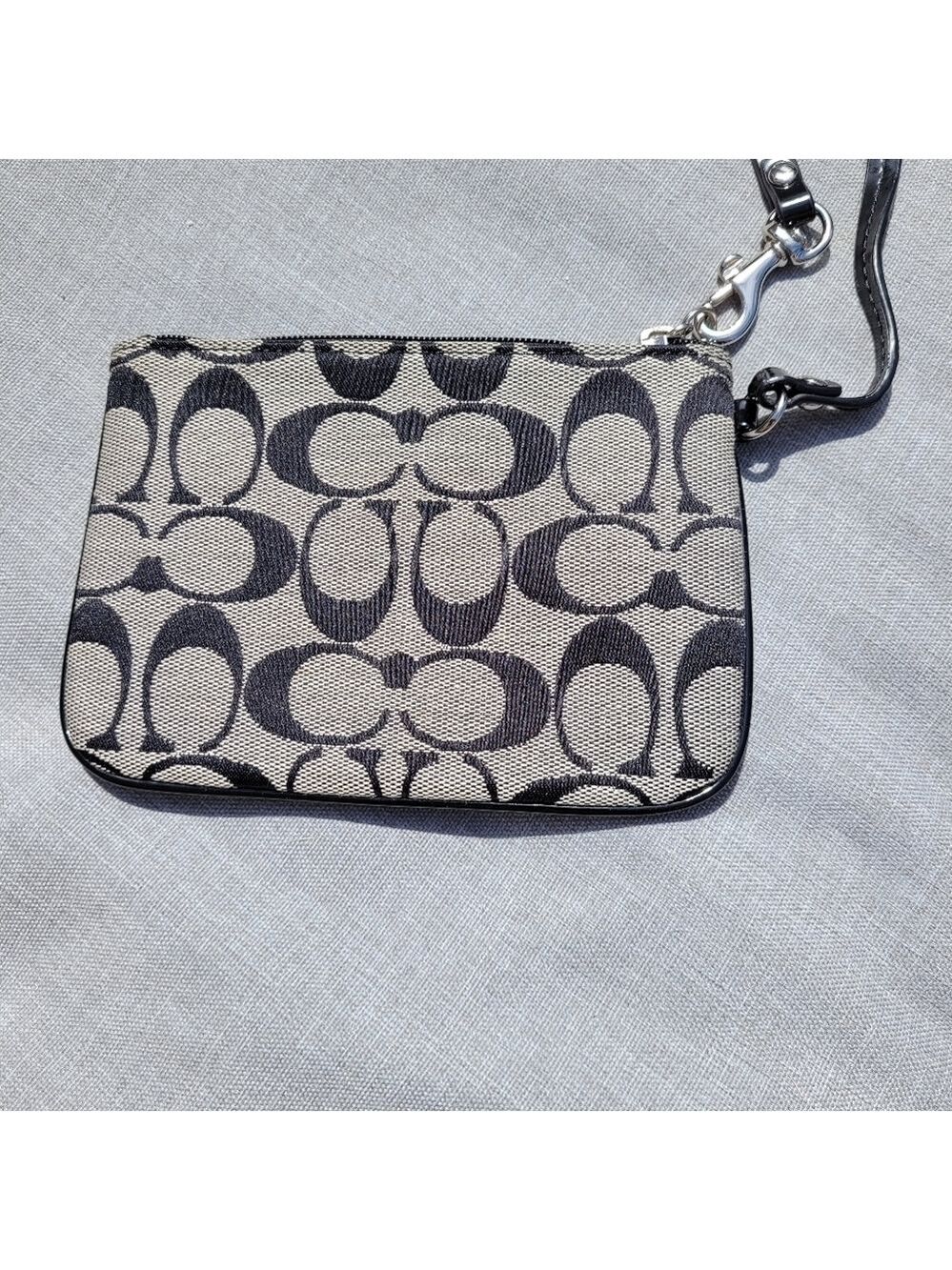 Coach Vintage wristlet, Signature C Design In Black And Grey - Picture 3 of 8